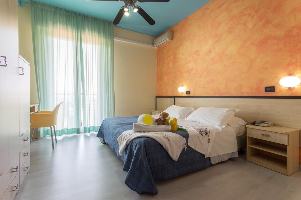 Hotel New Castle Cesenatico Zimmer foto